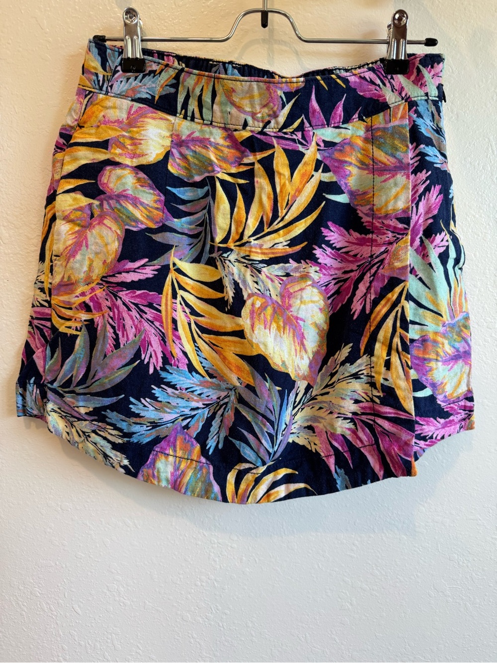 St. John's Bay Tropical Leaf Print Linen Blend Skort with Pockets! | Size 6